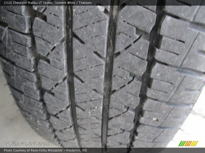 Summit White / Titanium 2010 Chevrolet Malibu LT Sedan
