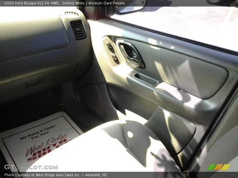 Oxford White / Medium Dark Pebble 2003 Ford Escape XLS V6 4WD