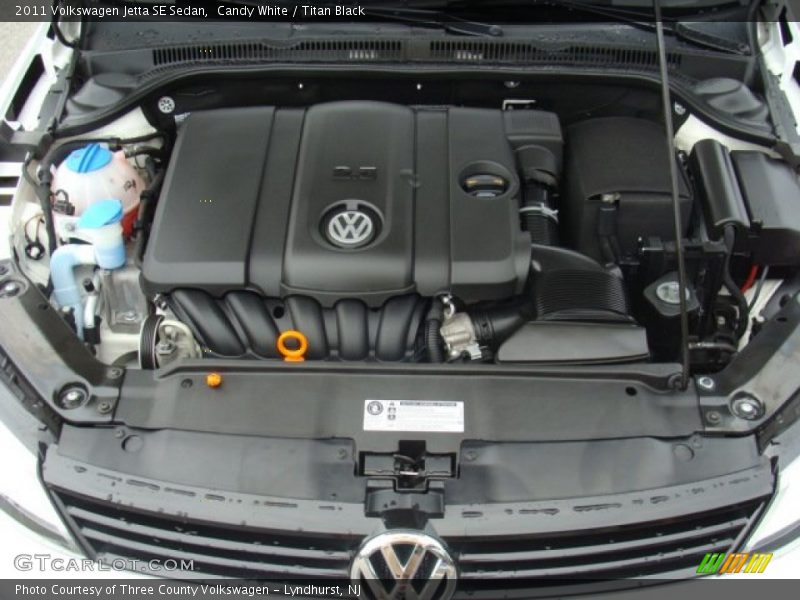Candy White / Titan Black 2011 Volkswagen Jetta SE Sedan