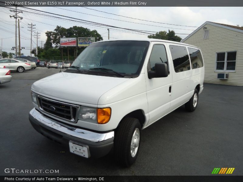 Oxford White / Medium Flint Grey 2007 Ford E Series Van E150 XLT Passenger