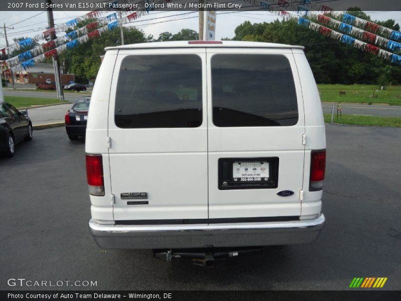 Oxford White / Medium Flint Grey 2007 Ford E Series Van E150 XLT Passenger