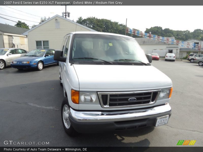 Oxford White / Medium Flint Grey 2007 Ford E Series Van E150 XLT Passenger