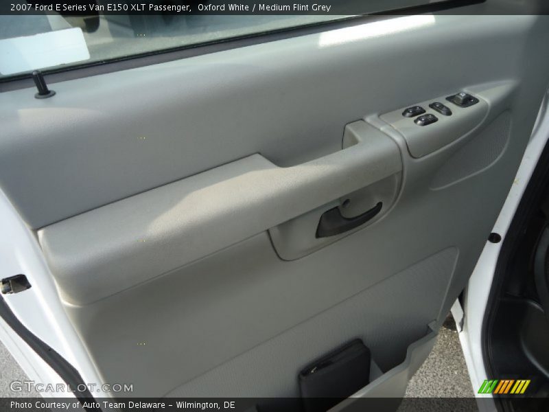 Oxford White / Medium Flint Grey 2007 Ford E Series Van E150 XLT Passenger