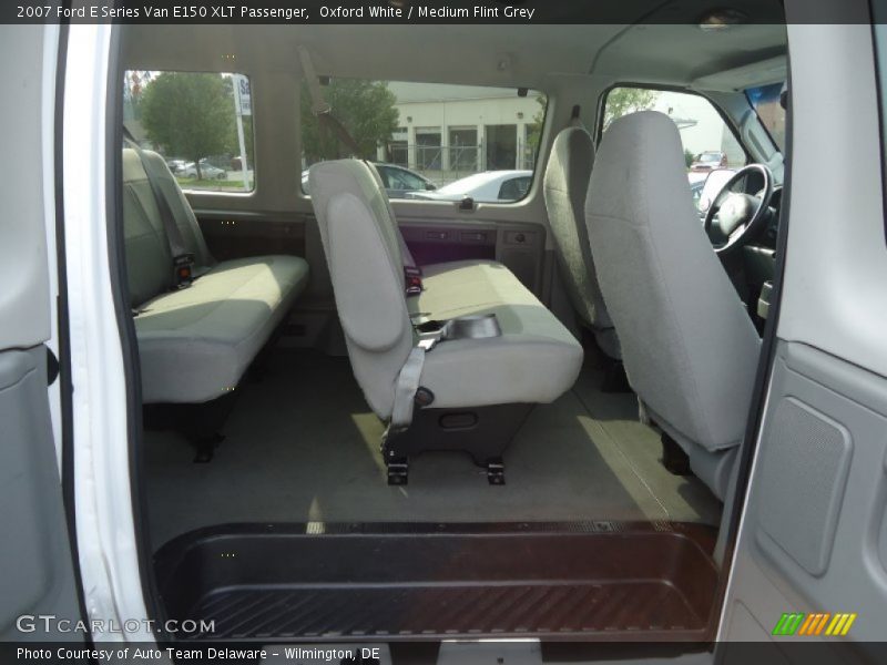 Oxford White / Medium Flint Grey 2007 Ford E Series Van E150 XLT Passenger