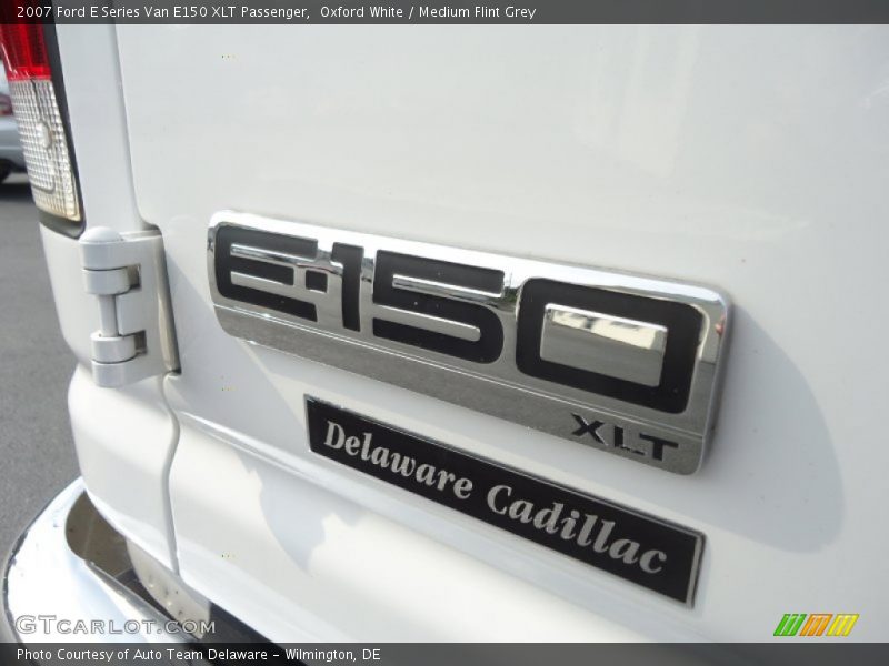 Oxford White / Medium Flint Grey 2007 Ford E Series Van E150 XLT Passenger