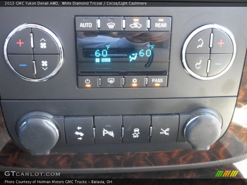 White Diamond Tricoat / Cocoa/Light Cashmere 2013 GMC Yukon Denali AWD