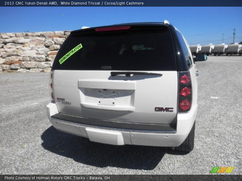 White Diamond Tricoat / Cocoa/Light Cashmere 2013 GMC Yukon Denali AWD