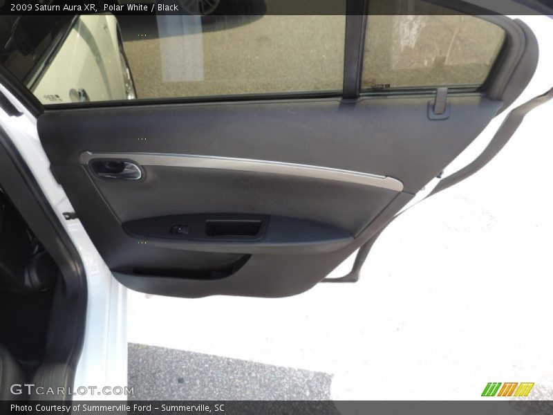 Polar White / Black 2009 Saturn Aura XR