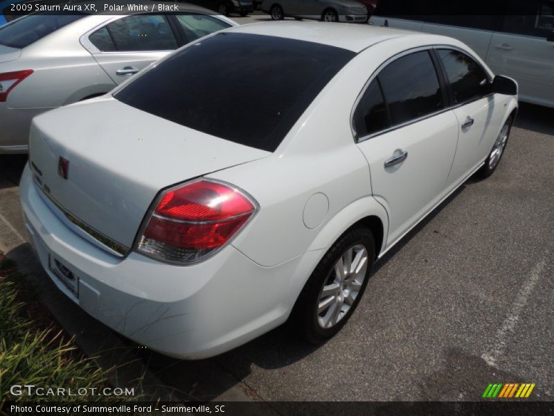 Polar White / Black 2009 Saturn Aura XR