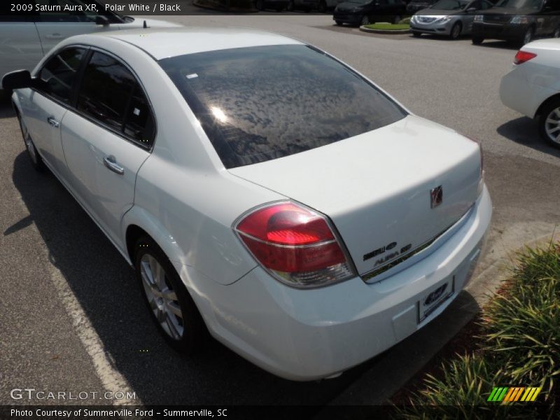 Polar White / Black 2009 Saturn Aura XR