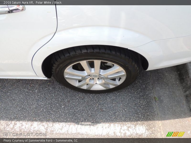 Polar White / Black 2009 Saturn Aura XR