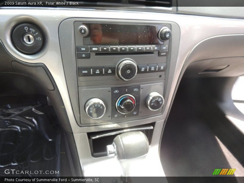 Polar White / Black 2009 Saturn Aura XR