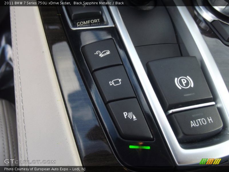 Controls of 2011 7 Series 750Li xDrive Sedan
