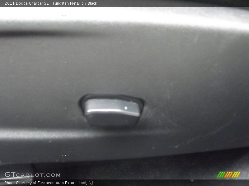 Tungsten Metallic / Black 2011 Dodge Charger SE
