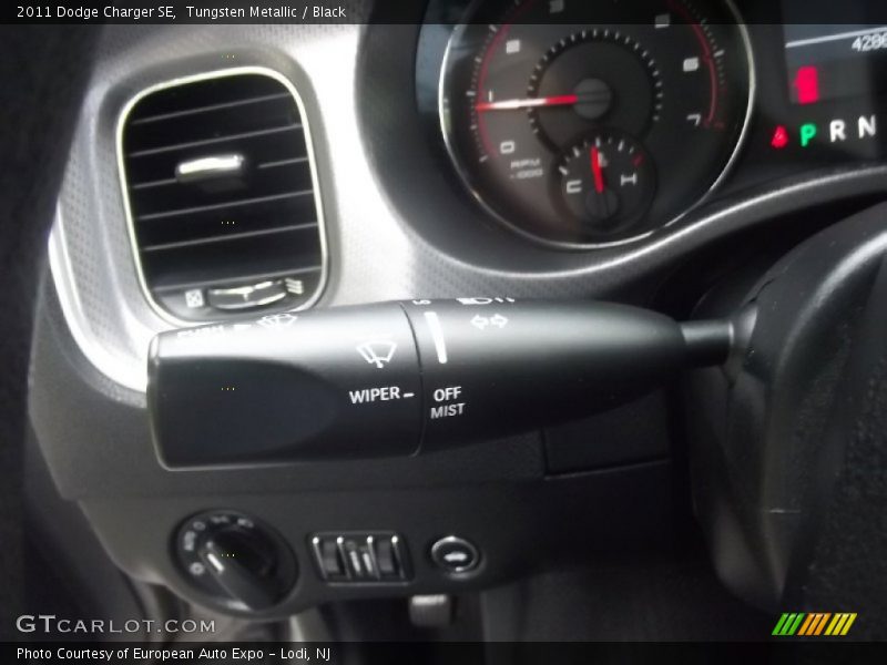Tungsten Metallic / Black 2011 Dodge Charger SE