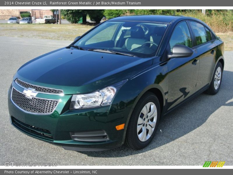 Front 3/4 View of 2014 Cruze LS