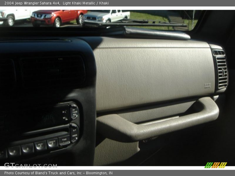 Light Khaki Metallic / Khaki 2004 Jeep Wrangler Sahara 4x4
