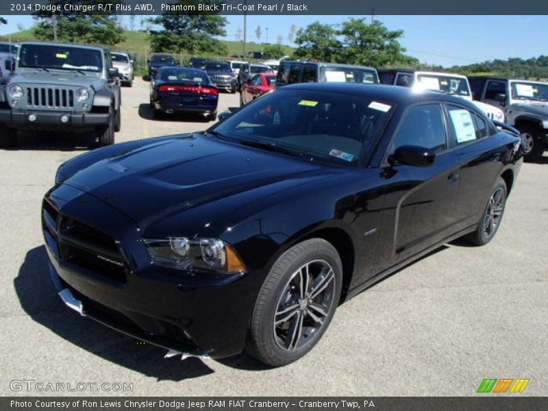Front 3/4 View of 2014 Charger R/T Plus AWD