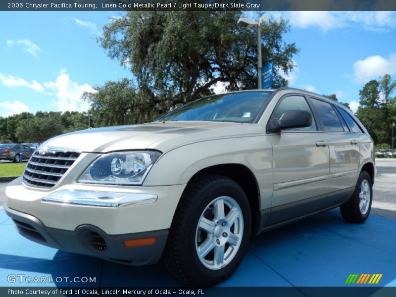 Front 3/4 View of 2006 Pacifica Touring