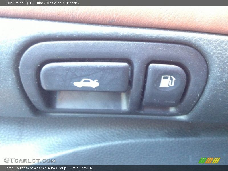 Black Obsidian / Firebrick 2005 Infiniti Q 45