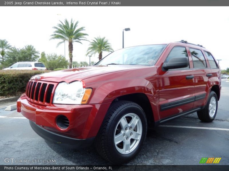 Front 3/4 View of 2005 Grand Cherokee Laredo