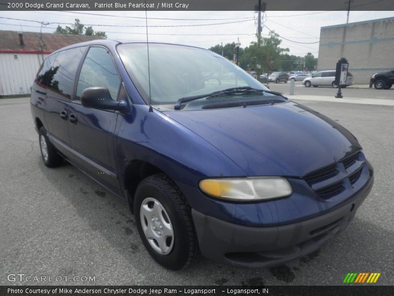 Front 3/4 View of 2000 Grand Caravan 