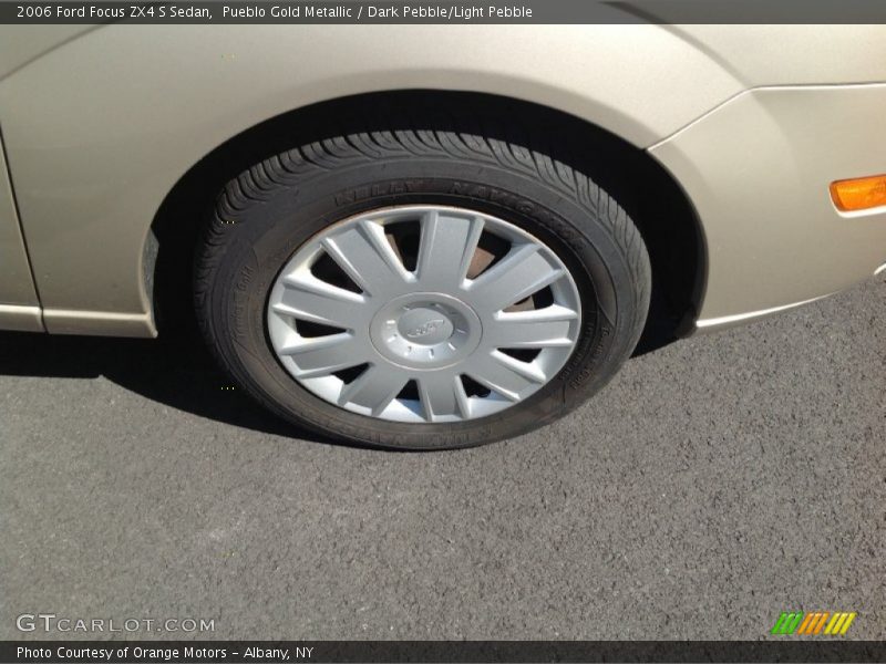 Pueblo Gold Metallic / Dark Pebble/Light Pebble 2006 Ford Focus ZX4 S Sedan