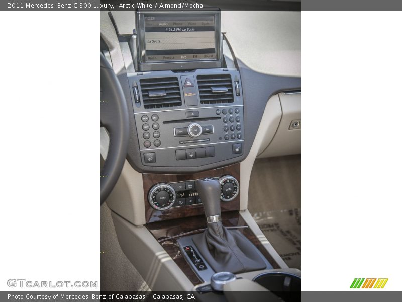 Arctic White / Almond/Mocha 2011 Mercedes-Benz C 300 Luxury