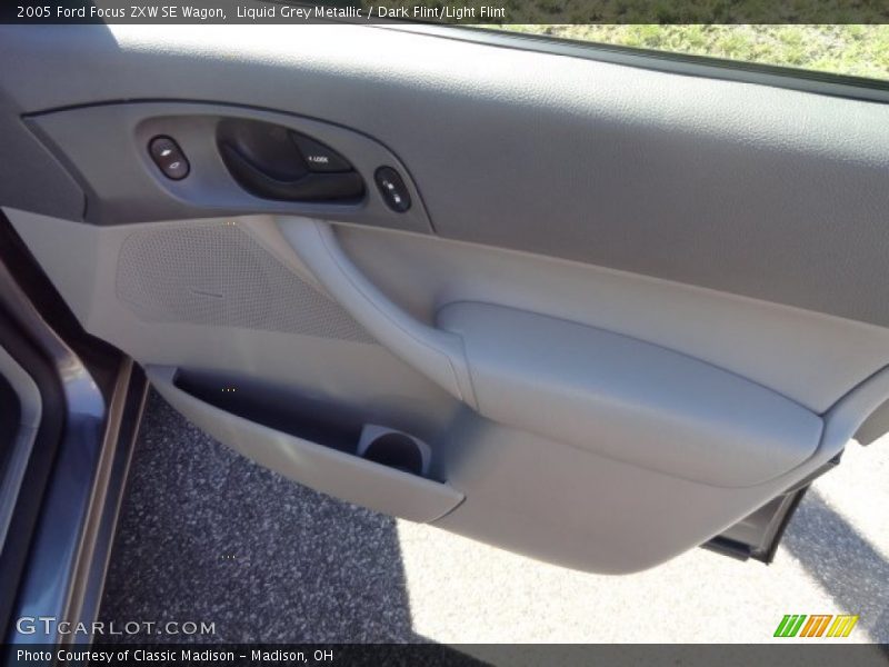 Liquid Grey Metallic / Dark Flint/Light Flint 2005 Ford Focus ZXW SE Wagon