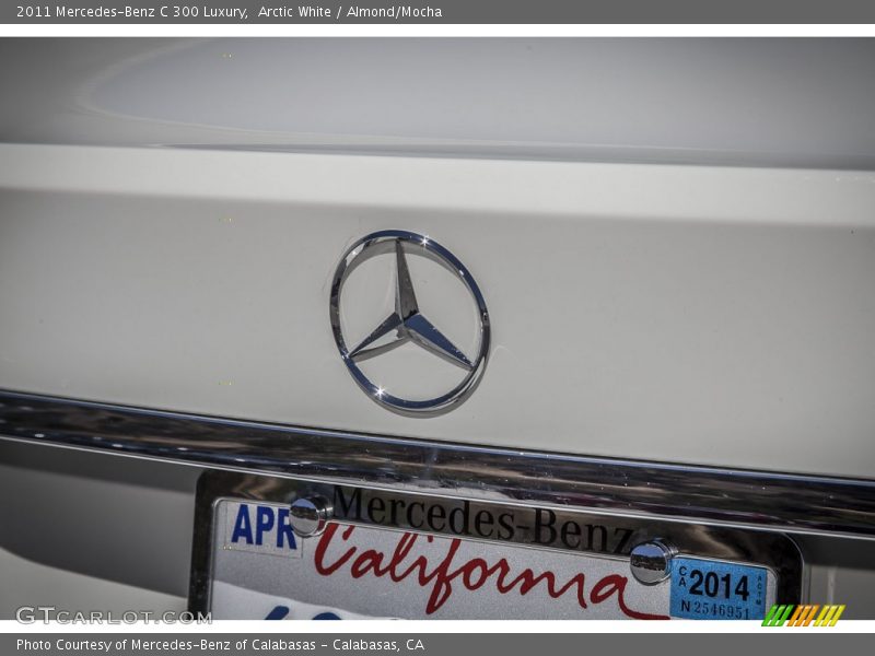 Arctic White / Almond/Mocha 2011 Mercedes-Benz C 300 Luxury