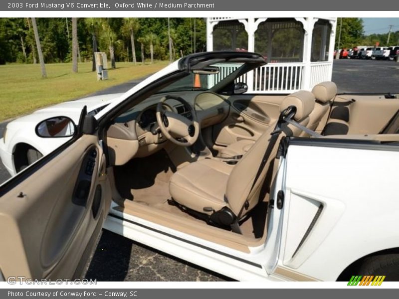 Oxford White / Medium Parchment 2003 Ford Mustang V6 Convertible