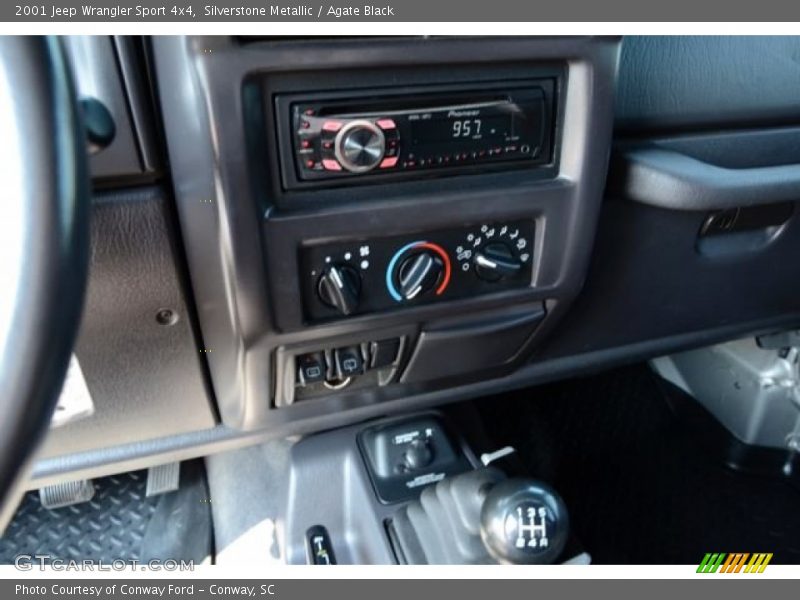 Silverstone Metallic / Agate Black 2001 Jeep Wrangler Sport 4x4