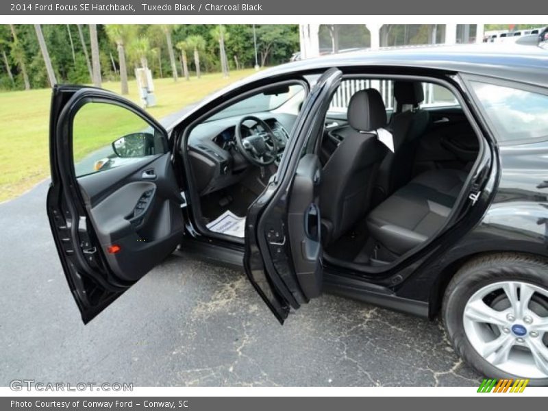 Tuxedo Black / Charcoal Black 2014 Ford Focus SE Hatchback