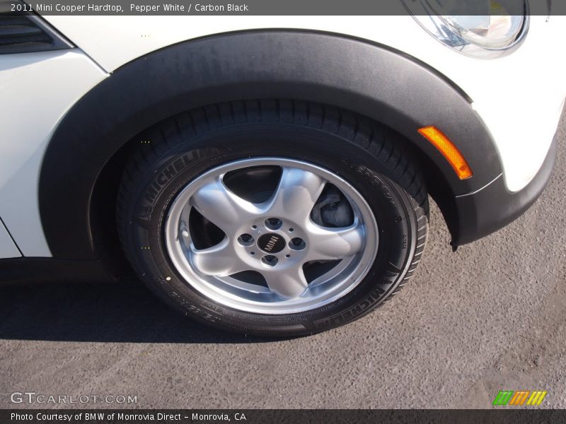 Pepper White / Carbon Black 2011 Mini Cooper Hardtop