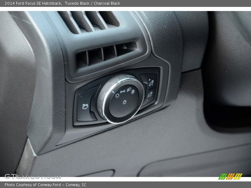 Tuxedo Black / Charcoal Black 2014 Ford Focus SE Hatchback