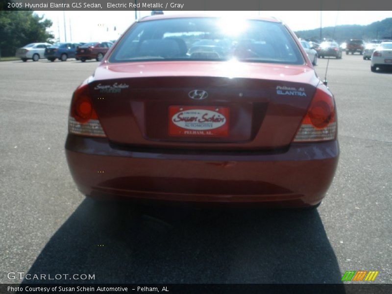 Electric Red Metallic / Gray 2005 Hyundai Elantra GLS Sedan
