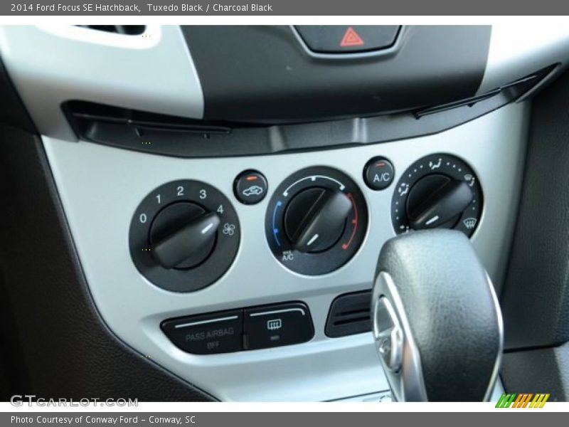 Tuxedo Black / Charcoal Black 2014 Ford Focus SE Hatchback