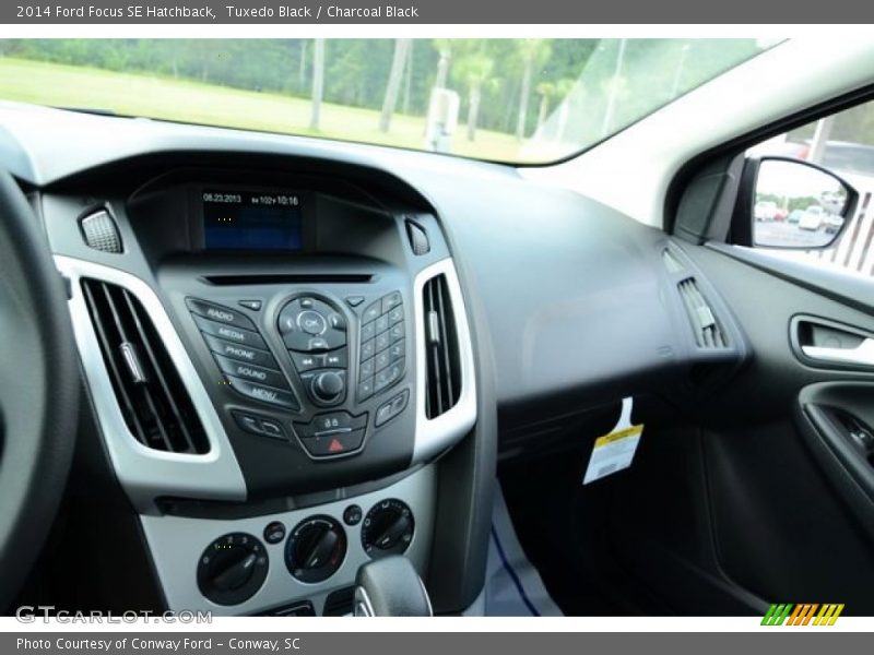 Tuxedo Black / Charcoal Black 2014 Ford Focus SE Hatchback