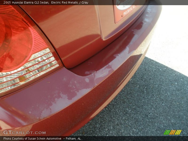 Electric Red Metallic / Gray 2005 Hyundai Elantra GLS Sedan