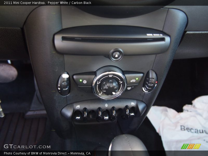 Pepper White / Carbon Black 2011 Mini Cooper Hardtop