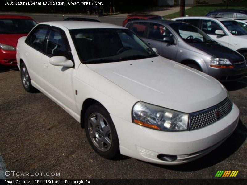 Front 3/4 View of 2005 L Series L300 Sedan