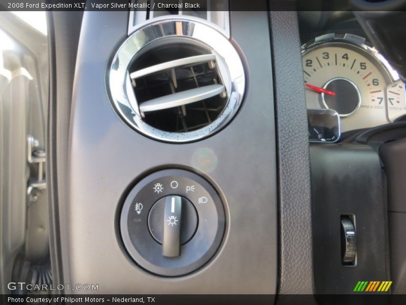 Vapor Silver Metallic / Charcoal Black 2008 Ford Expedition XLT