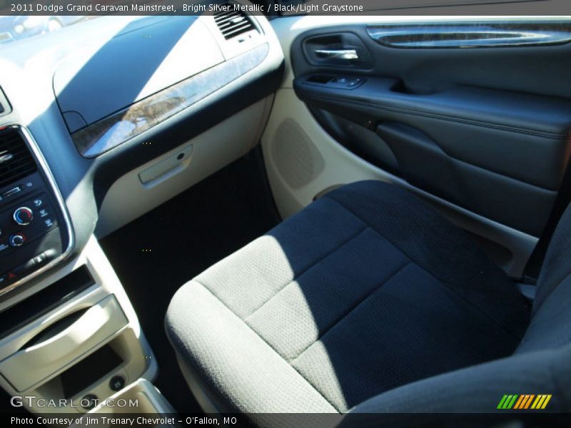 Bright Silver Metallic / Black/Light Graystone 2011 Dodge Grand Caravan Mainstreet