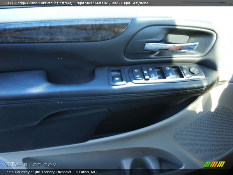 Bright Silver Metallic / Black/Light Graystone 2011 Dodge Grand Caravan Mainstreet