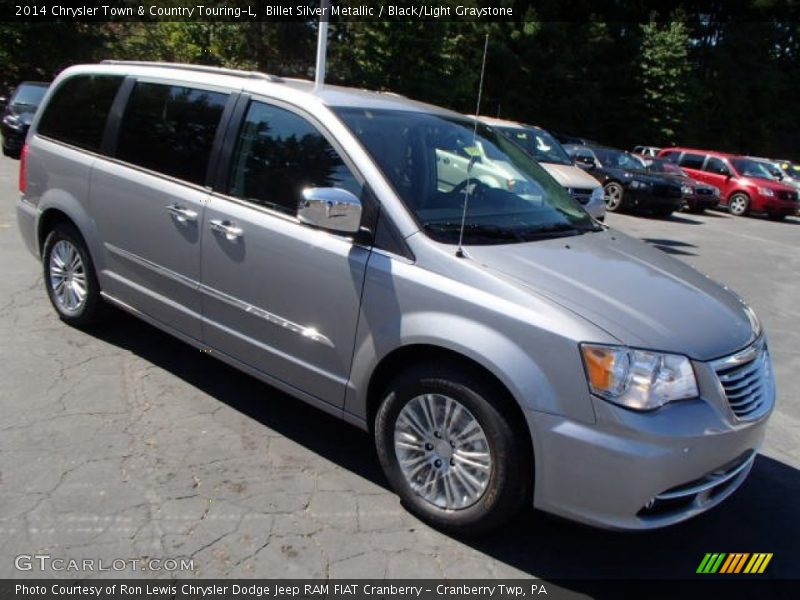 Front 3/4 View of 2014 Town & Country Touring-L