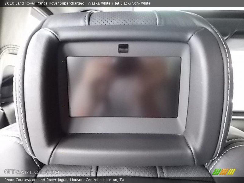 Entertainment System of 2010 Range Rover Supercharged