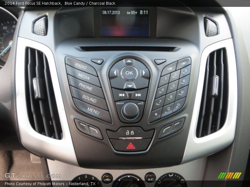 Controls of 2014 Focus SE Hatchback