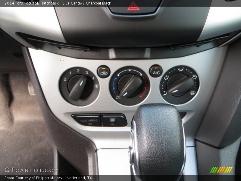 Controls of 2014 Focus SE Hatchback