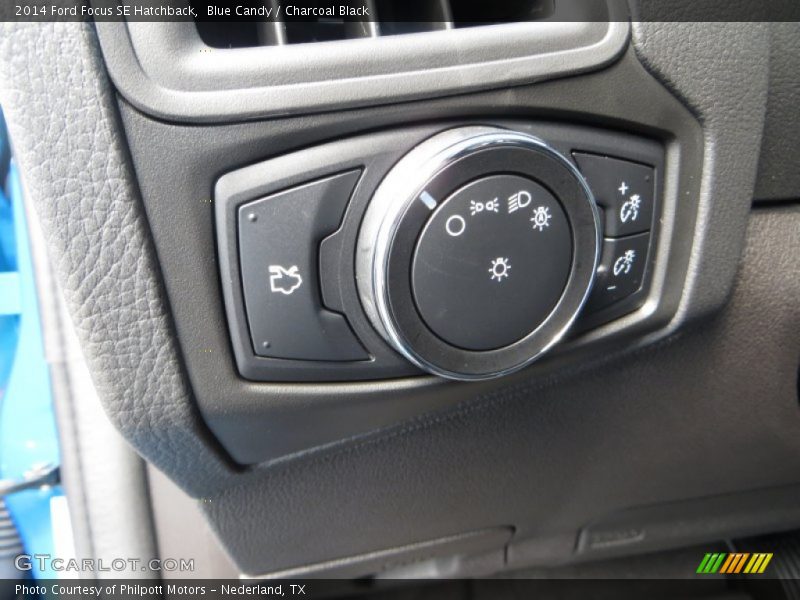 Controls of 2014 Focus SE Hatchback