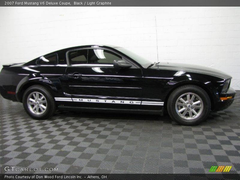 Black / Light Graphite 2007 Ford Mustang V6 Deluxe Coupe